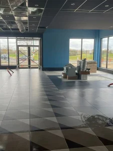 Lire la suite à propos de l’article Préparation et remise en état de chantier pour installation de mobilier de cuisine et salle de restauration